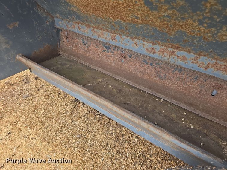 image for item EK5196 (2) L-H creep feeders