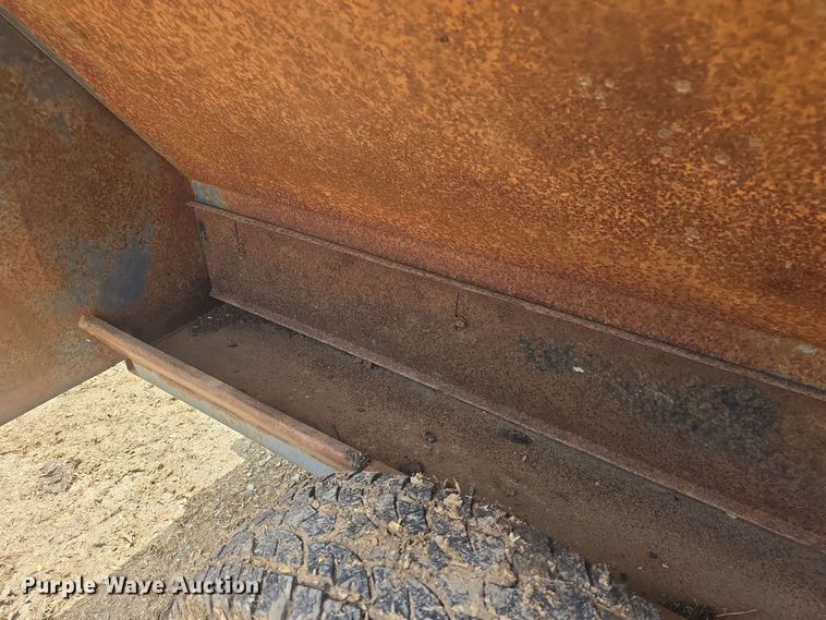 image for item EK5197 (2) L-H creep feeders