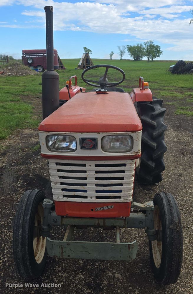 image for item EK5220 Yanmar YM2210 tractor