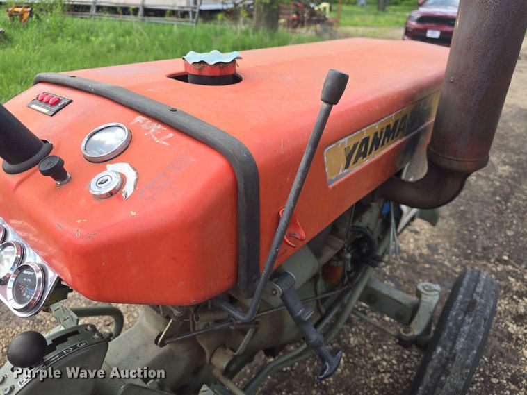 image for item EK5220 Yanmar YM2210 tractor