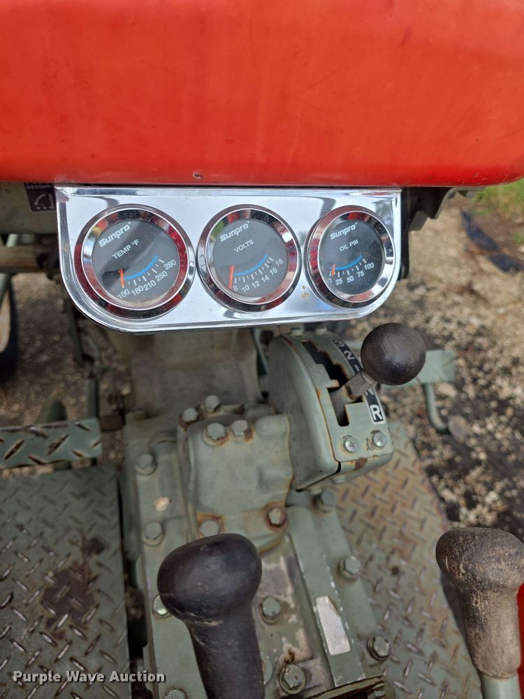 image for item EK5220 Yanmar YM2210 tractor