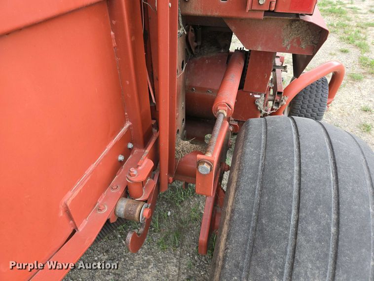 image for item EL2008 Hesston 845 round baler