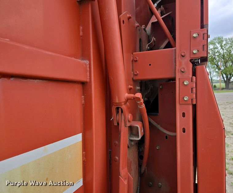 image for item EL2008 Hesston 845 round baler