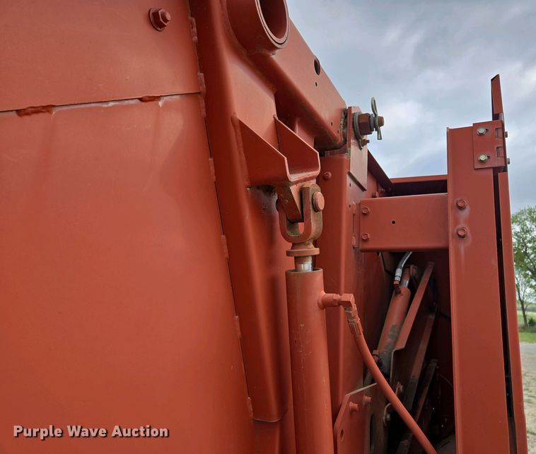 image for item EL2008 Hesston 845 round baler