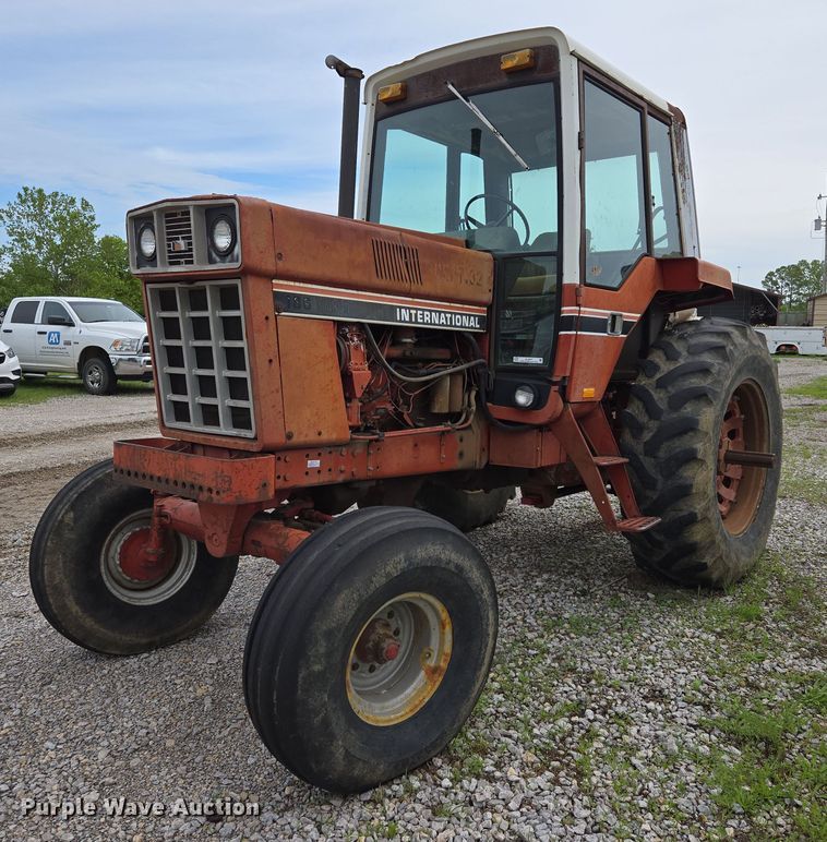 image for item EL2057 1980 International Harvester Hydro 186 tractor