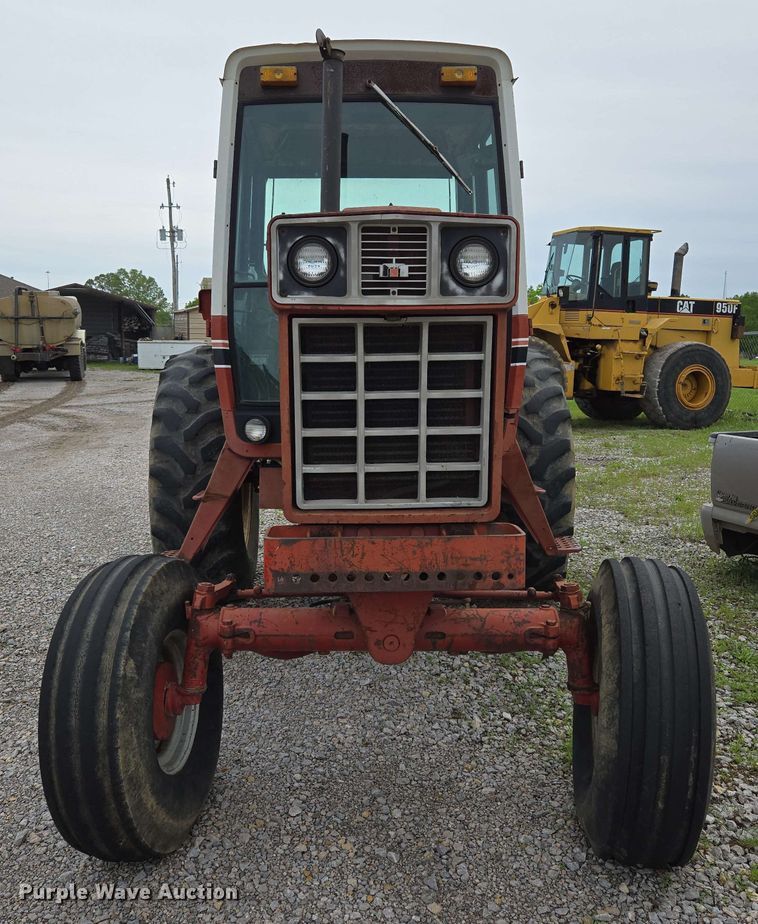 image for item EL2057 1980 International Harvester Hydro 186 tractor