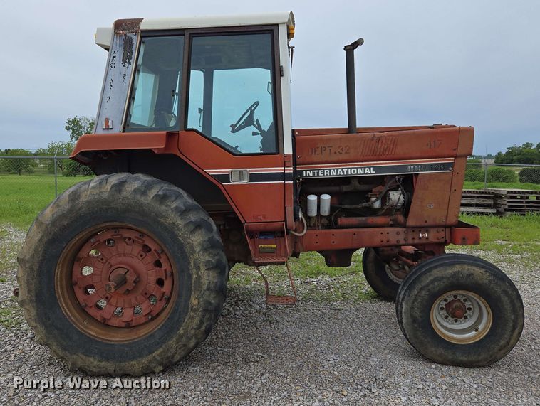 image for item EL2057 1980 International Harvester Hydro 186 tractor