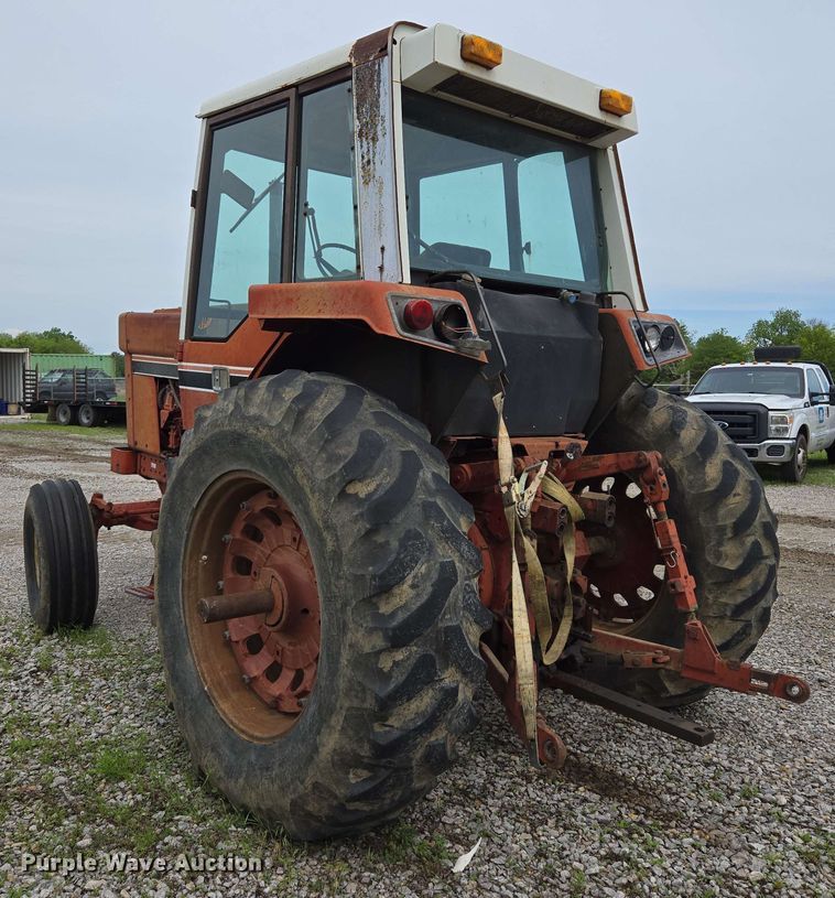 image for item EL2057 1980 International Harvester Hydro 186 tractor