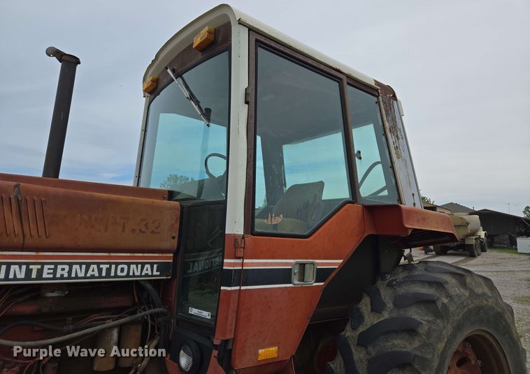 image for item EL2057 1980 International Harvester Hydro 186 tractor