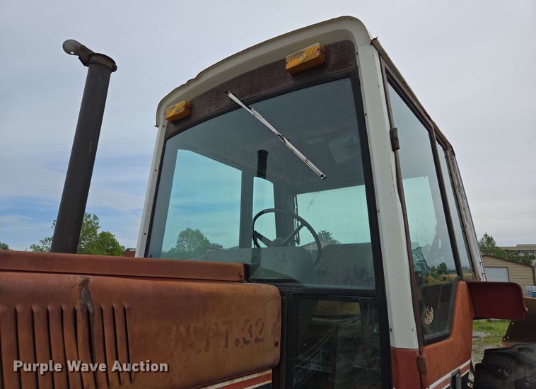 image for item EL2057 1980 International Harvester Hydro 186 tractor