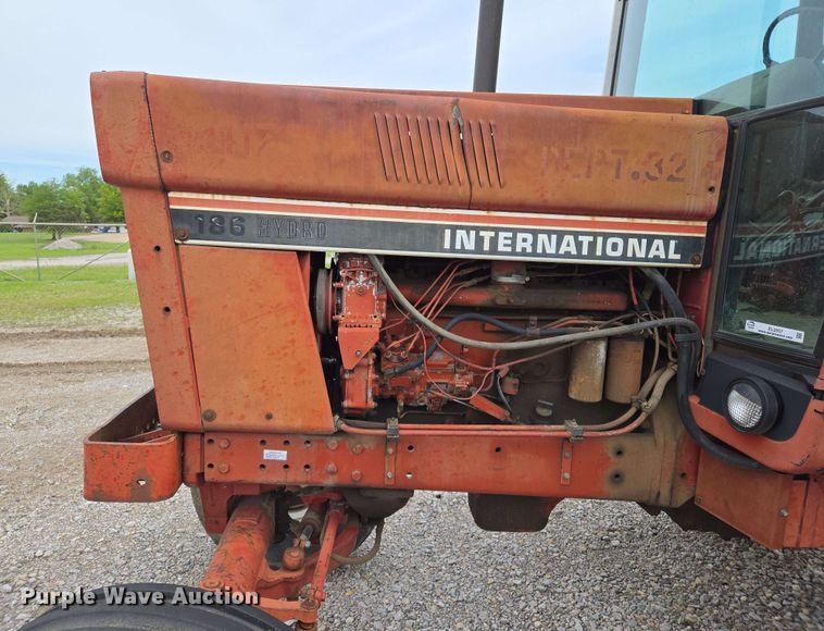 image for item EL2057 1980 International Harvester Hydro 186 tractor