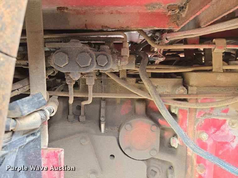 image for item EL2057 1980 International Harvester Hydro 186 tractor