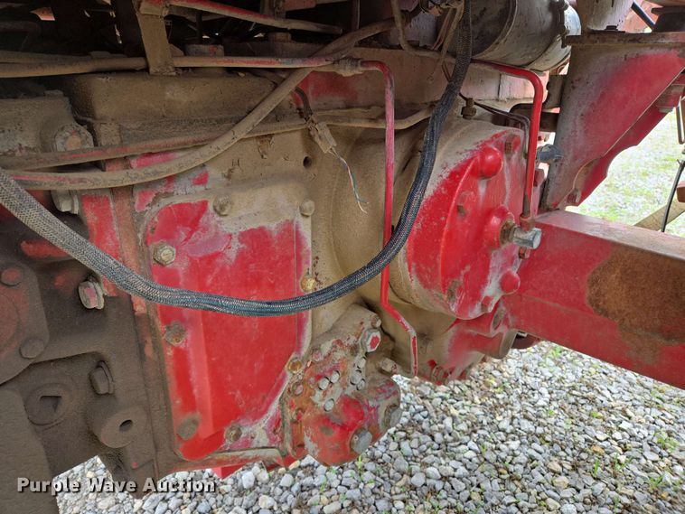 image for item EL2057 1980 International Harvester Hydro 186 tractor