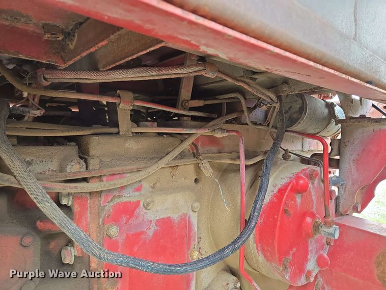 image for item EL2057 1980 International Harvester Hydro 186 tractor