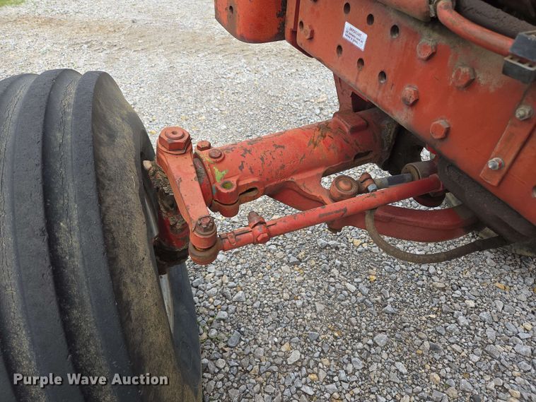 image for item EL2057 1980 International Harvester Hydro 186 tractor