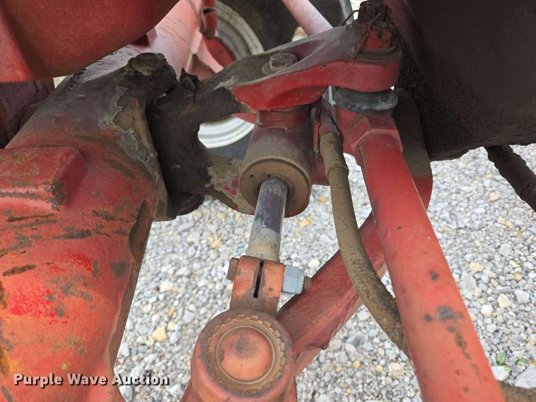 image for item EL2057 1980 International Harvester Hydro 186 tractor