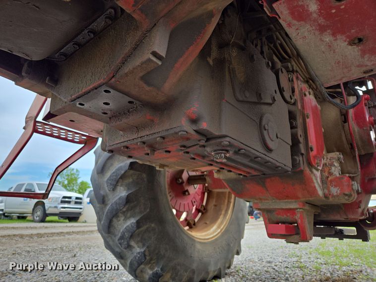 image for item EL2057 1980 International Harvester Hydro 186 tractor