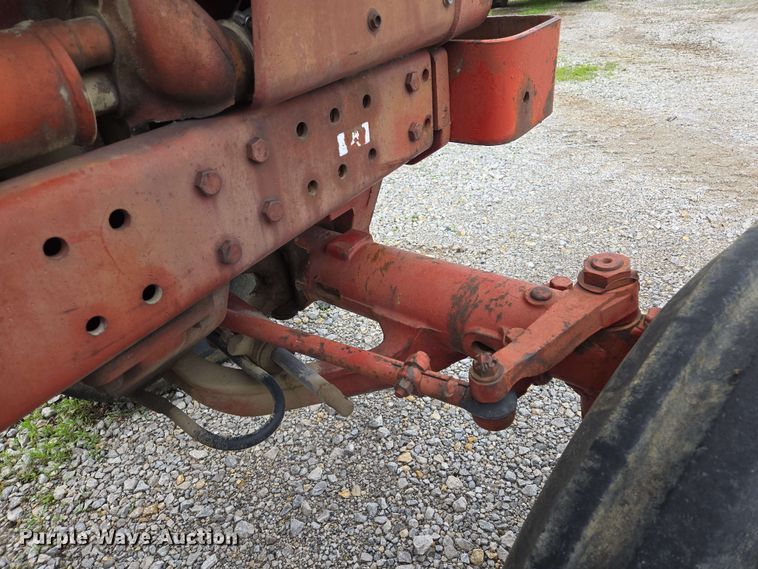 image for item EL2057 1980 International Harvester Hydro 186 tractor