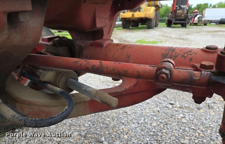 image for item EL2057 1980 International Harvester Hydro 186 tractor