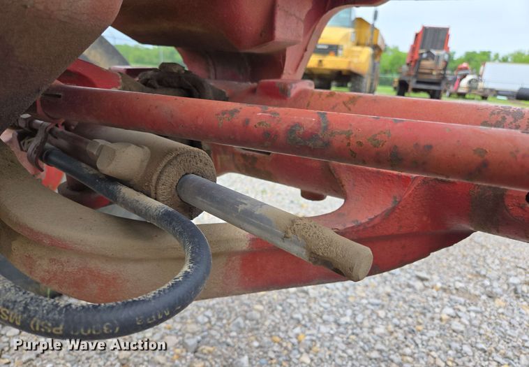 image for item EL2057 1980 International Harvester Hydro 186 tractor