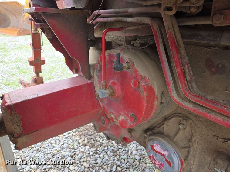 image for item EL2057 1980 International Harvester Hydro 186 tractor