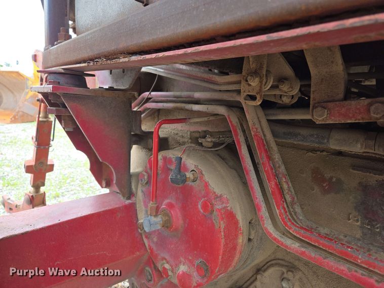 image for item EL2057 1980 International Harvester Hydro 186 tractor