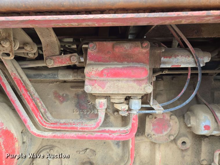 image for item EL2057 1980 International Harvester Hydro 186 tractor