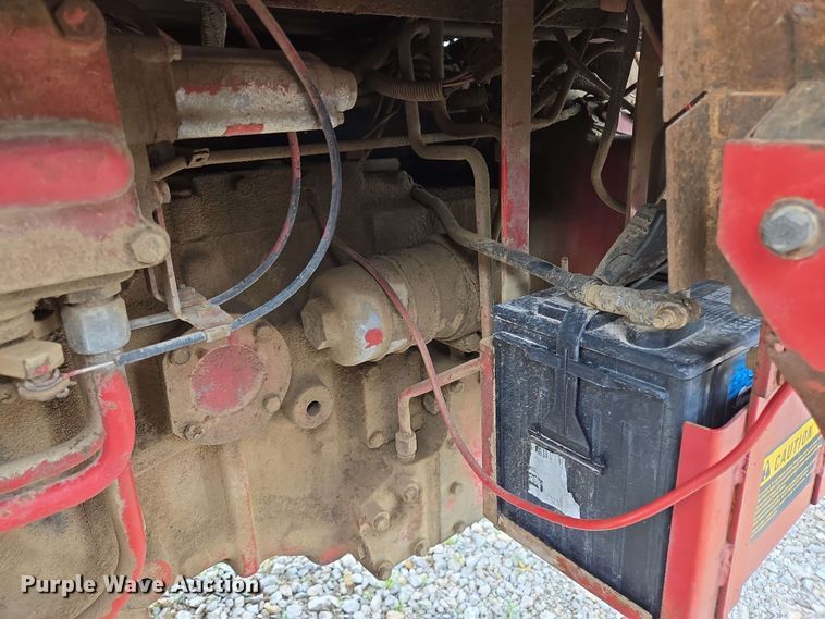 image for item EL2057 1980 International Harvester Hydro 186 tractor