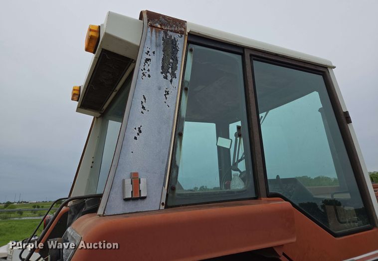 image for item EL2057 1980 International Harvester Hydro 186 tractor