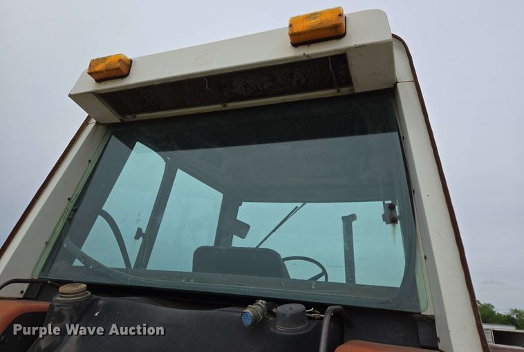 image for item EL2057 1980 International Harvester Hydro 186 tractor