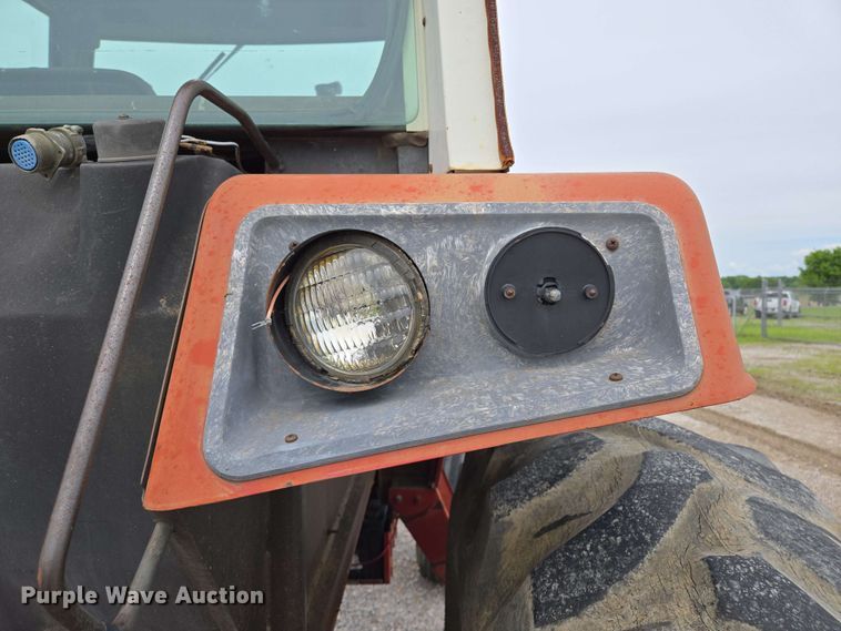 image for item EL2057 1980 International Harvester Hydro 186 tractor