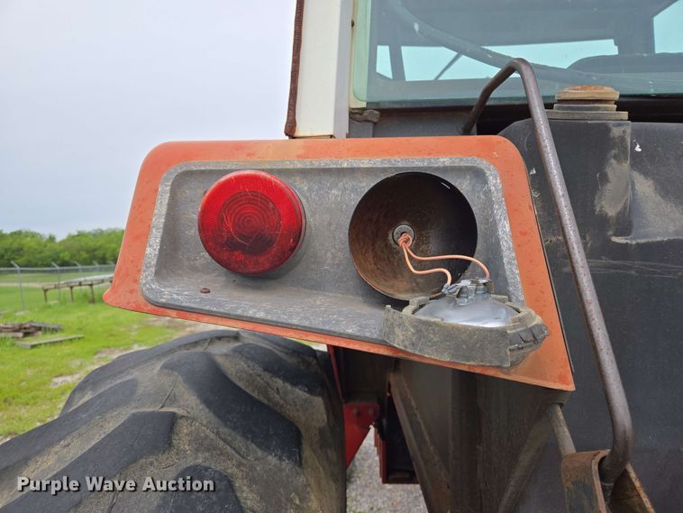 image for item EL2057 1980 International Harvester Hydro 186 tractor