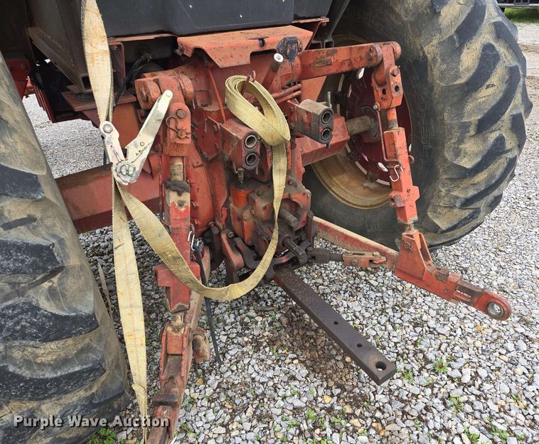 image for item EL2057 1980 International Harvester Hydro 186 tractor