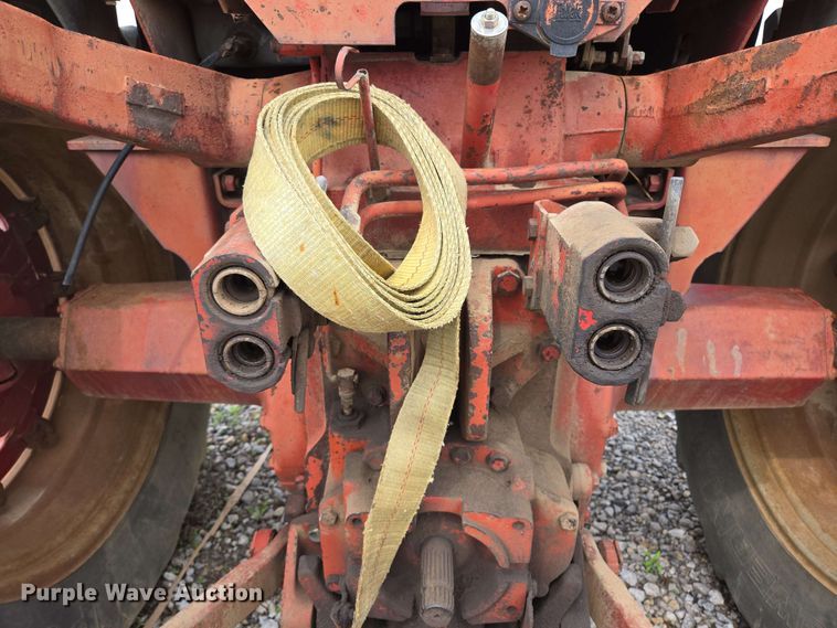 image for item EL2057 1980 International Harvester Hydro 186 tractor