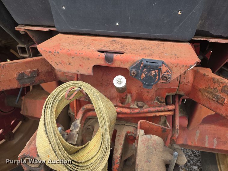 image for item EL2057 1980 International Harvester Hydro 186 tractor