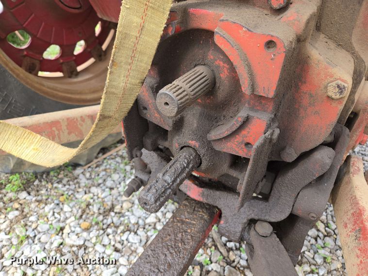 image for item EL2057 1980 International Harvester Hydro 186 tractor