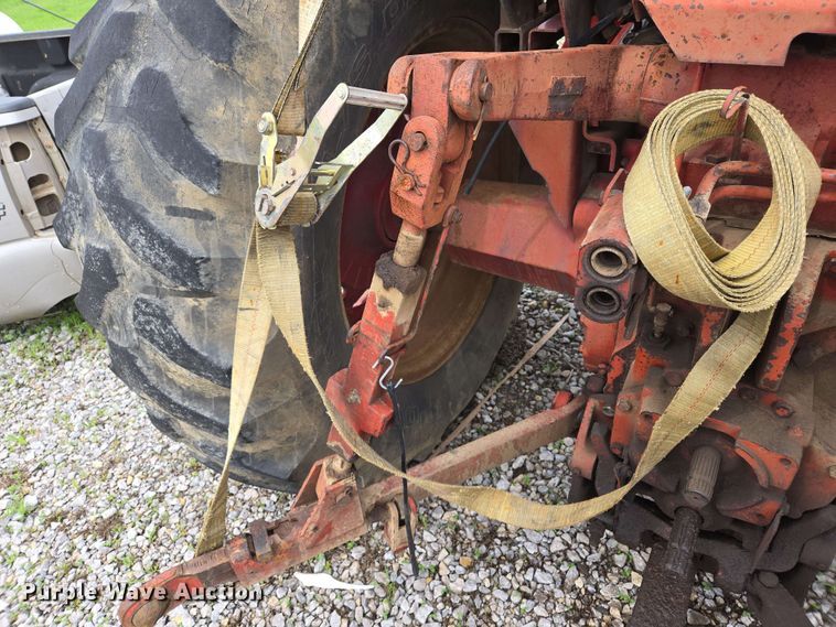 image for item EL2057 1980 International Harvester Hydro 186 tractor