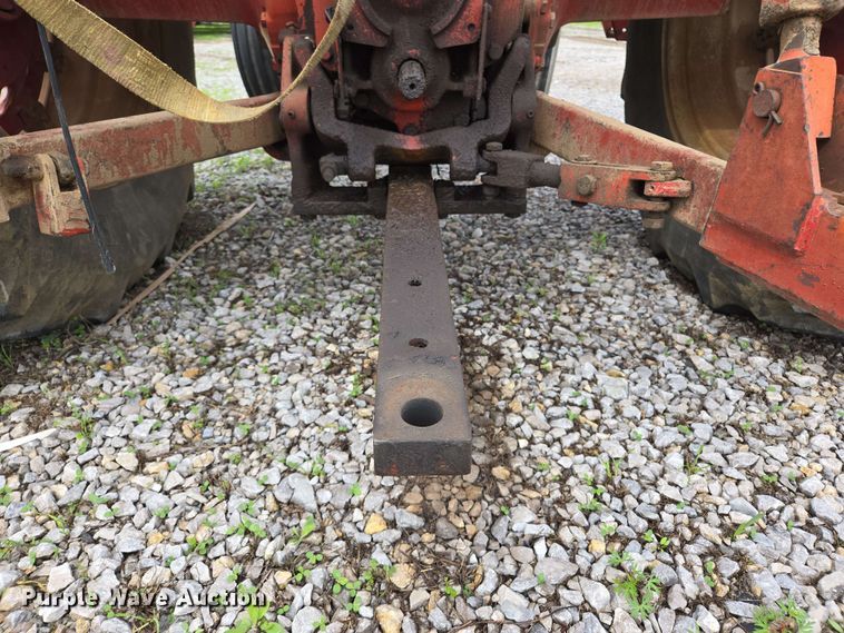 image for item EL2057 1980 International Harvester Hydro 186 tractor