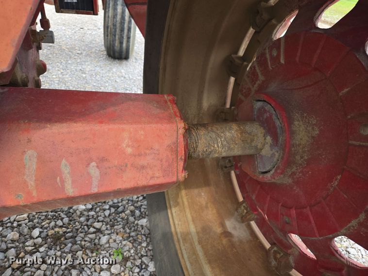 image for item EL2057 1980 International Harvester Hydro 186 tractor