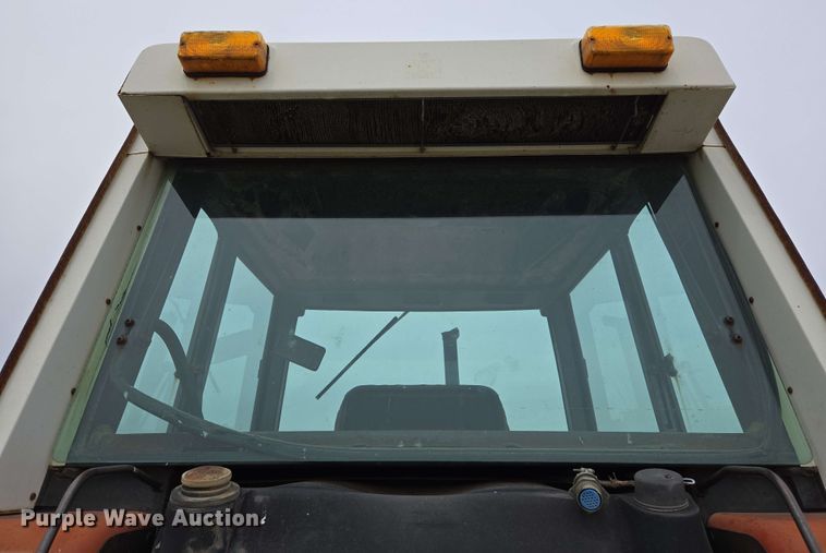 image for item EL2057 1980 International Harvester Hydro 186 tractor