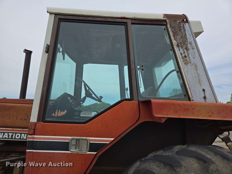 image for item EL2057 1980 International Harvester Hydro 186 tractor