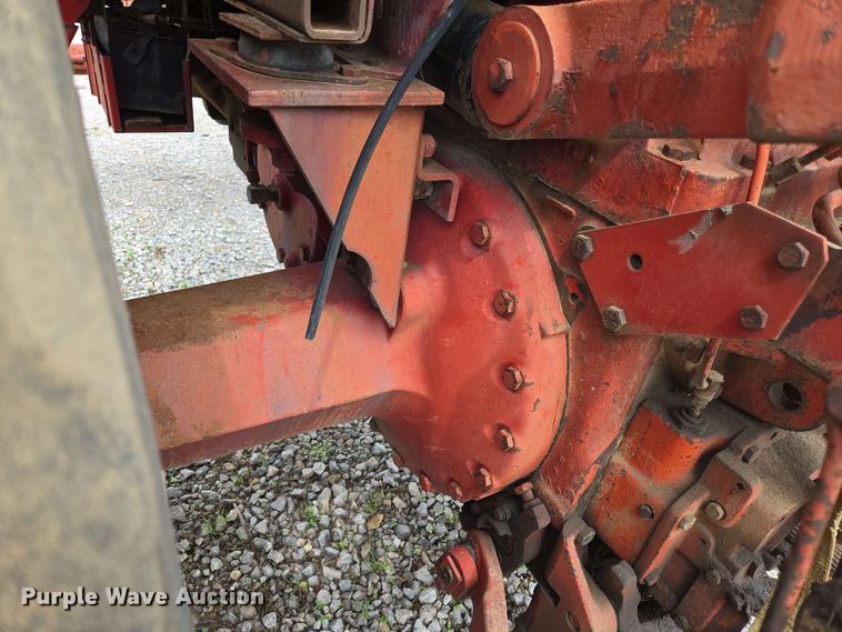 image for item EL2057 1980 International Harvester Hydro 186 tractor