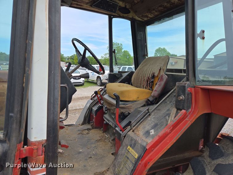 image for item EL2057 1980 International Harvester Hydro 186 tractor