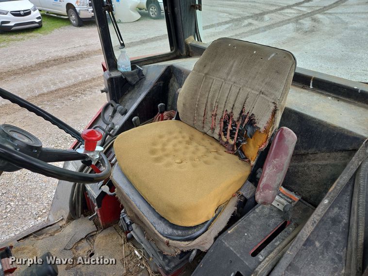 image for item EL2057 1980 International Harvester Hydro 186 tractor