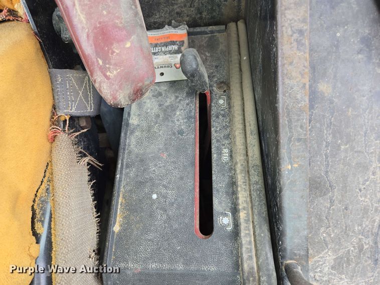 image for item EL2057 1980 International Harvester Hydro 186 tractor