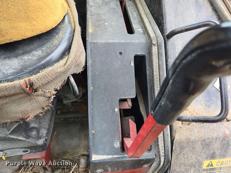 image for item EL2057 1980 International Harvester Hydro 186 tractor