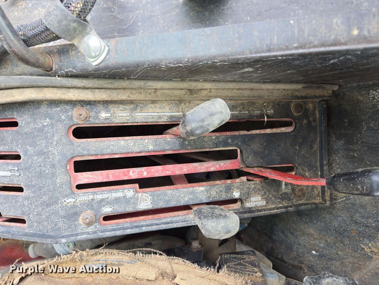 image for item EL2057 1980 International Harvester Hydro 186 tractor