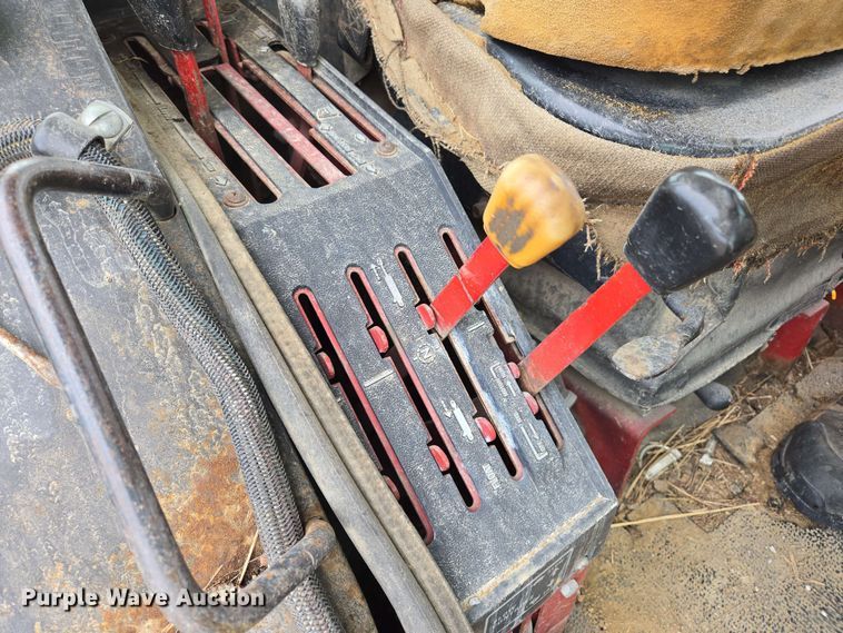 image for item EL2057 1980 International Harvester Hydro 186 tractor