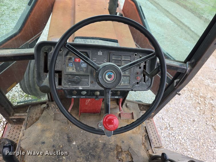 image for item EL2057 1980 International Harvester Hydro 186 tractor