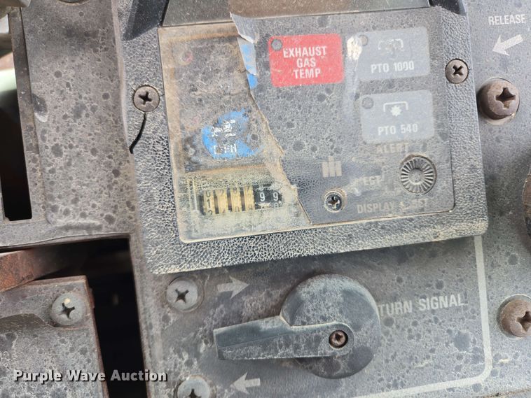 image for item EL2057 1980 International Harvester Hydro 186 tractor